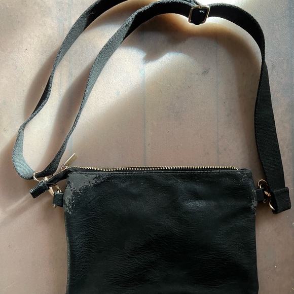 Versatile pleather with metal design cross body bag. - Picture 2 of 3